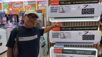 Pria Ini Senang Borong AC di Transmart Full Day Sale, Hemat Rp 3 Jutaan