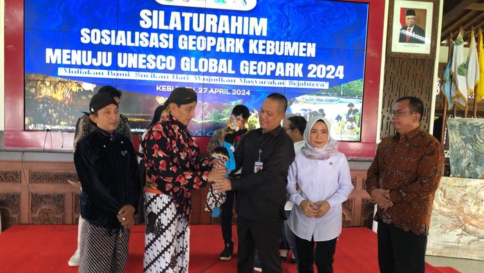 Bupati Kebumen Arif Sugiyanto