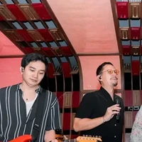 Citra dan Rezky pun tampak begitu menikmatii acara tersebut. Keduanya juga terlihat ikut bernyanyi bersama Maliq & Dessential. Foto: Instagram/@citraciki