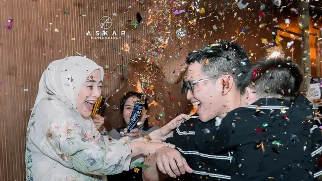 Artis cantik Citra Kirana baru saja berulang tahun yang ke-30 pada 23 April 2024. Di hari bahagianya itu ia mendapat kejutan spesial dari sang suami, Rezky Adhitya. Foto: Instagram/@citraciki