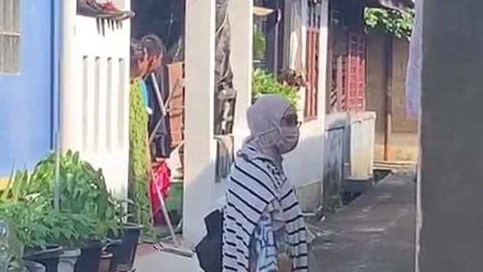 Jejak Emak-emak Viral Maksa Sedekah: Dari Sukabumi, Cianjur Hingga Bogor