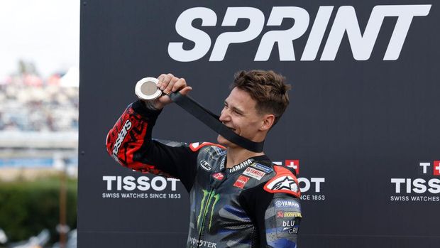 JEREZ DE LA FRONTERA, SPAIN - APRIL 27: Fabio Quartararo of France and Monster Energy Yamaha MotoGP Team celebrates third place during the Sprint at the MotoGP Of Spain on April 27, 2024 in Jerez de la Frontera, Spain. (Photo by Joao Rico/DeFodi Images via Getty Images)