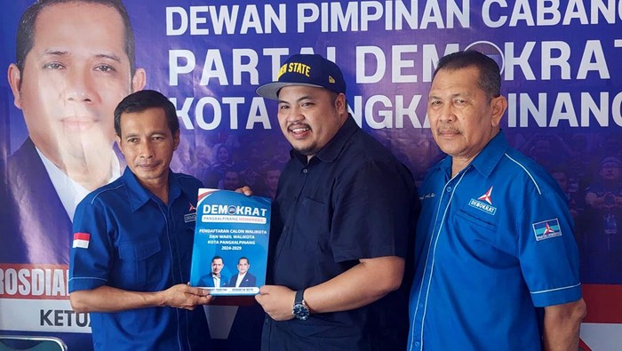 Pendaftaran calon Wali Kota dan Calon Wakil Wali Kota dibeberapa dareah sudah mulai dibuka. Seperti di kota Pangkalpinang ini salah satunya.
