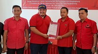 Satu yang mencolok yakni ada sosok millenial yang ikut mendaftarkan diri dan mengambil formulir ke Dewan Pimpinan Cabang (DPC) Partai Demokrasi Indonesia Perjuangan (PDIP) Kota Pangkalpinang.