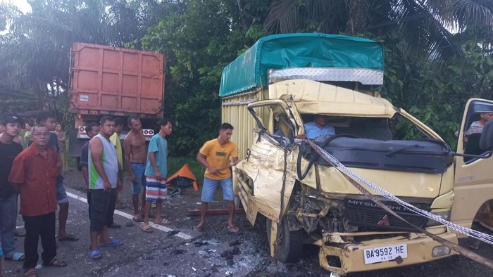 Kecelakaan truk di Sijunjung, Sumbar. (Istimewa)