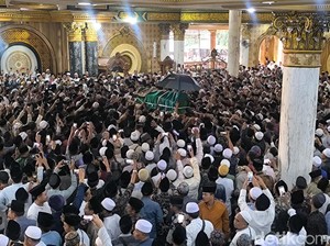 KH Zubair Muntashor, Cicit KH Syaikhona Kholil Bangkalan Tutup Usia