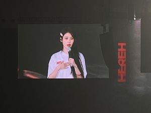 Energi UAENA Indonesia yang Membara Jelang Konser IU Hari Kedua
