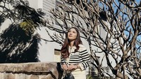 Acha Sinaga merupakan model dan artis tanah air yang sempat menetap lama di Australia. Namun, pada bulan Maret 2024 lalu, ia memutuskan balik ke Indonesia bersama suami dan anak-anaknya.  Foto: Instagram @achasinaga