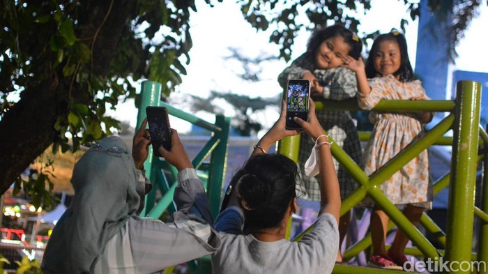Menikmati akhir pekan di Taman Prestasi Surabaya