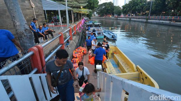 Menikmati akhir pekan di Taman Prestasi Surabaya