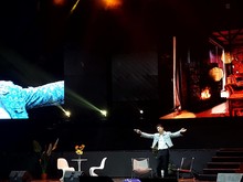 Fans Meleleh Gegara Pandangan Pertama Nickhun Fans Meleleh Gegara Pandangan Pertama Nickhun