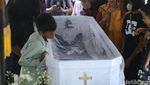 Potret Haru Pemakaman Joko Pinurbo di Sleman