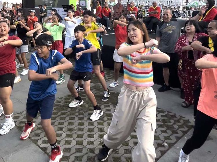 Ribuan Orang Peringati Hari Tari Dunia di Solo