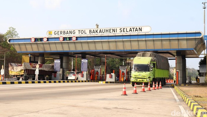 Sebanyak 1.053.527 kendaraan  yang melintas di Jalan Tol Bakauheni-Terbanggi Besar selama arus mudik dan balik Lebaran.