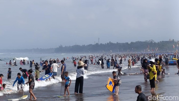 Situasi Pantai Pangandaran Usai Gempa M 6,2 Guncang Garut