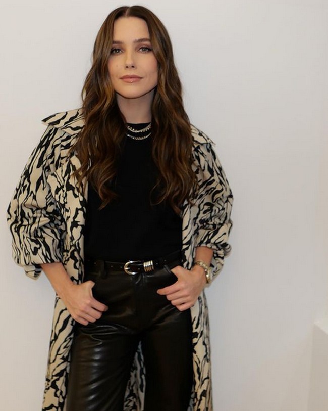 Untuk pertama kalinya, Sophia Bush mengumumkan tentang orientasi seksualnya yang selama ini disembunyikannya. Dia mengaku menjadi queer dan kini mengaku pacaran dengan wanita. Foto: dok. Instagram