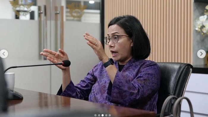 Menkeu Sri Mulyani rapat malam-malam di Kantor Pelayanan Utama Bea Cukai Soekarno-Hatta. Rapat itu membahas isu viral yang muncul terkait Bea Cukai.