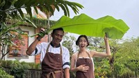 Akhirnya, semua kru yang terlibat dalam Pick Me Trip in Bali hanya dikenakan sanksi adminitrasi saja. Sebelumnya sempat beredar isu, mereka dikenakan denda hingga Rp 1 miliar. (pickmetrip_official/Instagram)