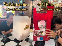 Tak Pakai Piring, Resto Ini Sajikan Nasi Babi Pakai Kursi Plastik!