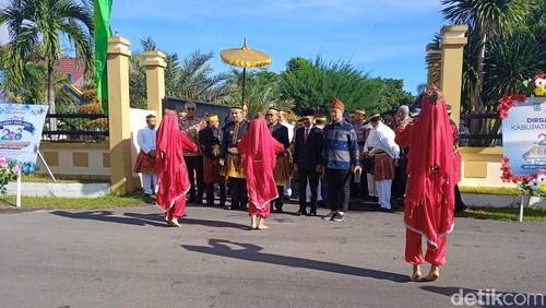 Tari Wura Bongi Monca di Dompu, NTB.