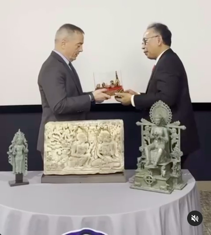 Tiga benda bersejarah yang dicuri sampai New York dan kini diselamatkan. (Sumber: Instagram KJRI New York) Tiga benda bersejarah yang dicuri sampai New York dan kini diselamatkan. (Sumber: Instagram KJRI New York)