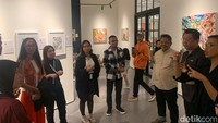 Suasana Percakapan antara kurator dengan para seniman teman Tuli. Foto: (Callan Rahmadyvi Triyunanto/detikcom)
