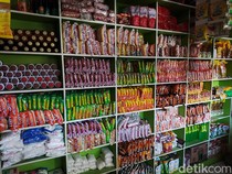 Alasan di Balik Warung Madura Buka 24 Jam