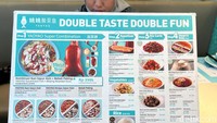 Ini dia menu yang ditawarkan restoran tersebut. Pilihannya beragam, tidak hanya sup ikan sayur asin, tetapi ada olahan bebek peking, daging sapi, sampai ayam loh. Harganya mulai dari Rp 35.000. Foto: Detikcom / Atiqa Rana