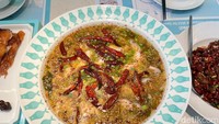 Puas Cicip Sup Ikan Sayur Asin di Restoran Nagita Slavina