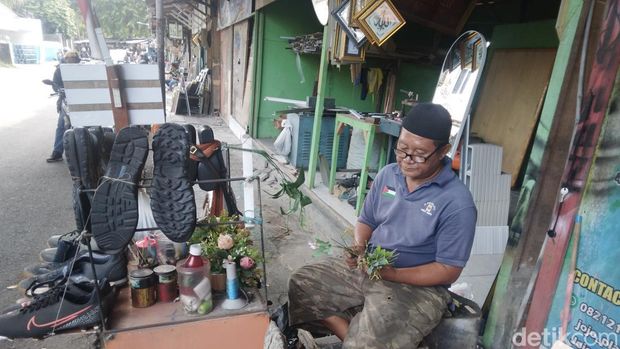 Zaenal Arifin, Tukang Sol Sepatu di Cirebon
