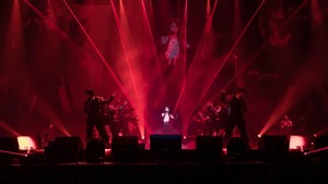 Dibandingkan Love Poem, konser HEREH ini jauh lebih epik dari segi produksi. (Foto: dok. EDAM Entertainment/CK Star Entertainment)