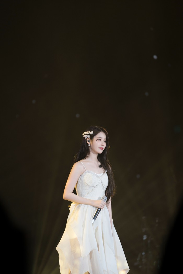 Penampilan IU di konser 2024 IU HEREH World Tour Concert In Jakarta. Konser ini digelar selama dua hari di ICE BSD pada 27-28 April 2024.