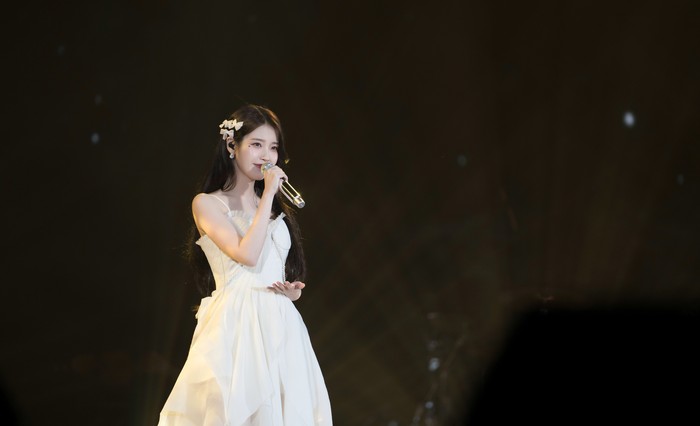 Penampilan IU di konser 2024 IU HEREH World Tour Concert In Jakarta. Konser ini digelar selama dua hari di ICE BSD pada 27-28 April 2024.