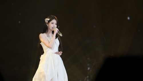 Penampilan IU di konser 2024 IU HEREH World Tour Concert In Jakarta. Konser ini digelar selama dua hari di ICE BSD pada 27-28 April 2024.