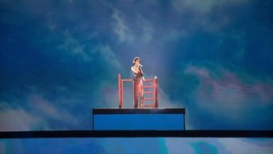 Setelah 5 tahun sejak konser Love Poem di Jakarta, IU akhirnya kembali menyapa UAENA dengan lagu-lagu baru dan penampilan yang bener-bener bikin terkesima. (Foto: dok. EDAM Entertainment/CK Star Entertainment)