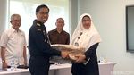 Momen Bea Cukai Serahkan Alat Belajar SLB yang Viral Ditagih Ratusan Juta
