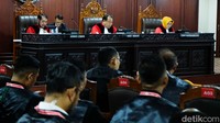 Anwar Usman, Arief Hidayat, dan Enny Nurbaningsih duduk menjadi majelis hakim panel III sengketa Pileg 2024 di Gedung MK, Jakarta, Senin (29/4/2024).