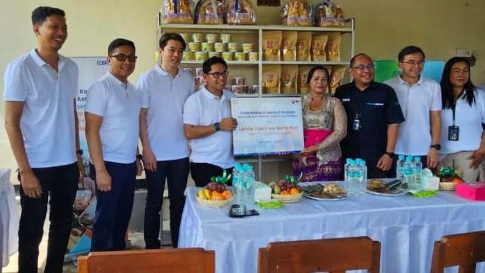 BRI Life Berikan Bantuan Sentra Pengelola Rumput Laut di Bali BRI Life memberikan bantuan kapada Sentra Pengelola Rumput Laut anggota UMKM Poklahsar Merta Nadi, Kuta Selatan, Bali. Bantuan yang diberikan berupa alat produksi.