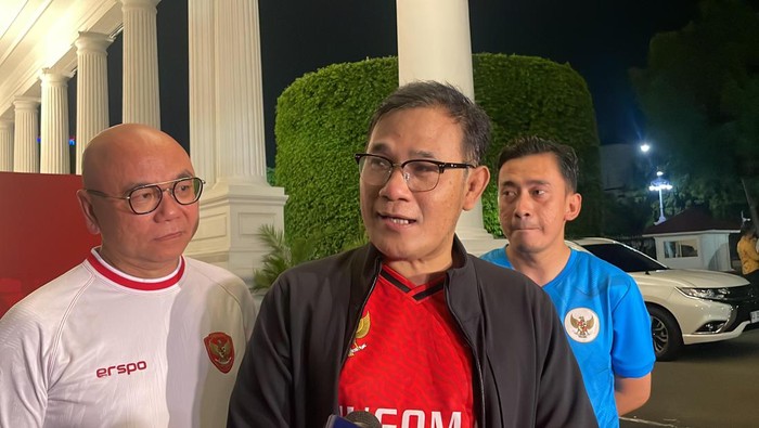 Budiman Sudjatmiko Ikut Nobar dengan Jokowi di Istana Jakarta