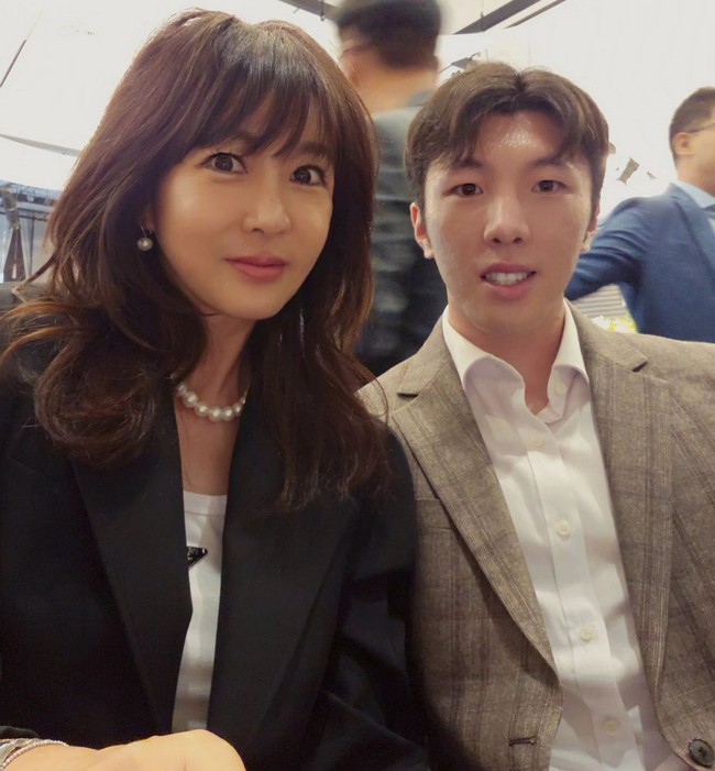 Dalam kesehariannya yang diunggah di Instagram, Cha Young Joo lebih sering bergaya chic dan elegan dalam berbusana.  Foto: Instagram/@cha_youngjoo