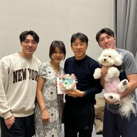 Memiliki dua putra yang sudah dewasa, Cha Young Joo kerap dipuji karena penampilannya yang selalu stylish dan terlihat awet muda. Foto: Instagram/@cha_youngjoo