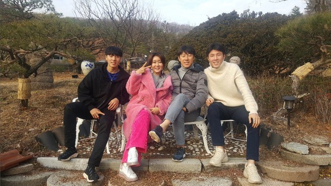 Menikah selama 28 tahun, Shin Tae Yong dan Cha Young Joo dikaruniai dua putra, bernama Shin Jae Won dan Shin Jae Hyeok. Foto: Instagram/@cha_youngjoo