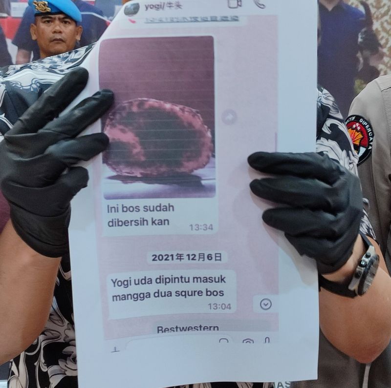 Chat percakapan tersangka pesan cula Badak Jawa (Foto: Bahtiar/Detikcom)