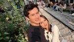 Lengket Kayak Perangko! 7 Pose Cinta Laura dengan Arya Vasco