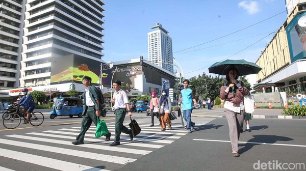 Cuaca Jakarta Menyengat, Waspada Aktivitas di Luar Ruang