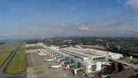 Nah, dari Balikpapan ada Bandara Sultan Aji Muhammad Sulaiman, Kalimantan Timur. Bandara ini sebelumnya bernama Bandar Udara Sepinggan. Banda ini pun diproyeksikan menjadi salah satu dari tiga gerbang udara menuju ibu kota negara baru (IKN). Dok. Wiki