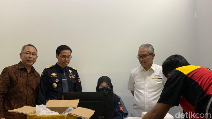 Banyak Kasus Viral, Bos Bea Cukai Tunjukkan Alur Barang Kiriman di Gudang DHL