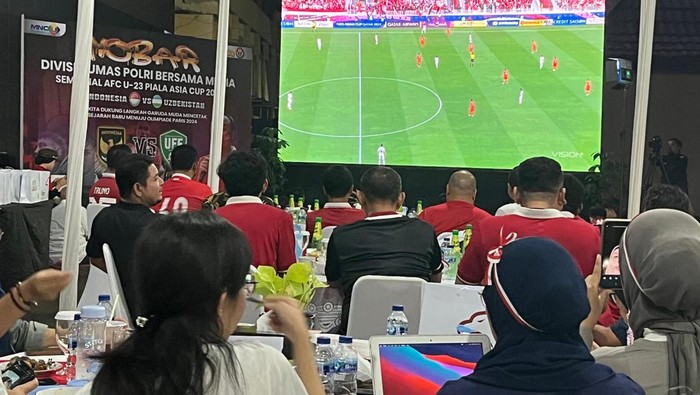 Div Humas Polri Gelar Nobar Semifinal AFC U-23 RI Vs Uzbekistan (Rumondang-detikcom)