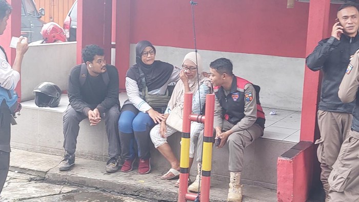 Emak-emak Viral Maksa Minta Sedekah Diduga ODGJ, Dibawa ke RSMM Bogor