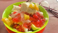 Es Oyen Durian Graha Raya di Tangerang Selatan ini juga bisa dikunjungi. Seporsi es oyen ini porsinya juga besar, isinya lengkap ditambah ada duriannya. Seporsi es oyen durian ini dibanderol Rp 28.000. Foto: Google Review